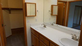 Master Bathroom-1.JPG