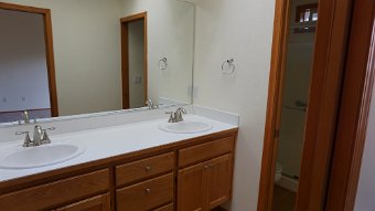 Master Bathroom-2.JPG